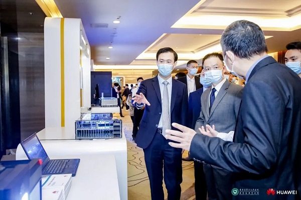 华为重磅发布医院智能体,携手广东省第二人民医院打开全场景智能升级新通道 华为重磅发布医院智能体,携手广东省第二人民医院打开全场景智能升级新通道