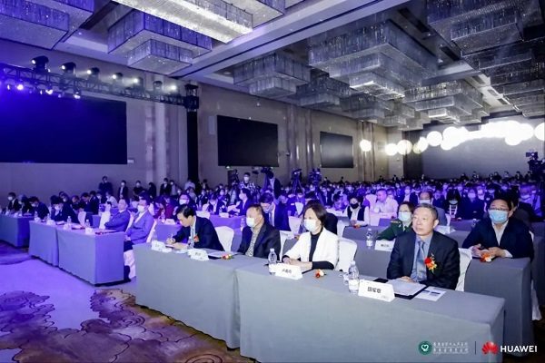 华为重磅发布医院智能体,携手广东省第二人民医院打开全场景智能升级新通道 华为重磅发布医院智能体,携手广东省第二人民医院打开全场景智能升级新通道